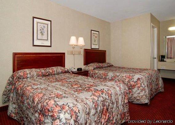 Econo Lodge Inn & Suites Matthews - Charlotte Habitación foto